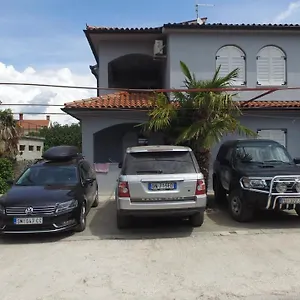 Miki Fažana